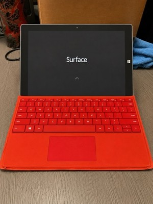Microsoft Surface 3 1645 10.8'' 128GB LTE Tablet Bundle - FOR PARTS - Screen Work