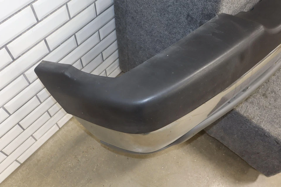 01-02 Chevy Silverado 2500HD OEM Front Bumper (HVY) See Photos - Imagem 2 de 4