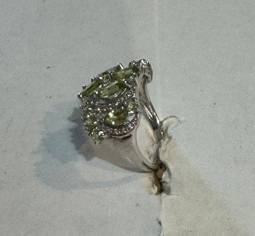 Impresionantes zafiros verdes claros chapados en rodio talla 9 Foto 2 de 4