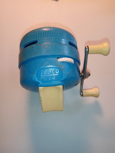 SUPER SELTEN...Vintage hellblaue Zebco 204 Rolle