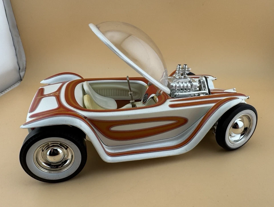 * 2001 Hot Wheels Beatnik Bandit Ed Roth 1/18 Diecast Very Good Condition 💛 - Image 4 of 4