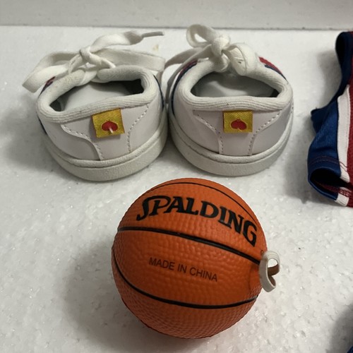 Conjunto de camiseta/pantalones cortos de baloncesto Build A Bear BABW #1 con zapatos y pelota - Imagen 4 de 10