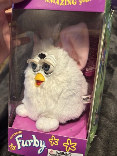 Furby Vintage 1998 Original First Edition White *Super Rare* New DAMAGE Box - Picture 3 of 23