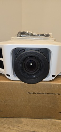 Epson Pro G7500U Projector WUXGA 4K Enhancement - YELLOW Hue and BLUE dots