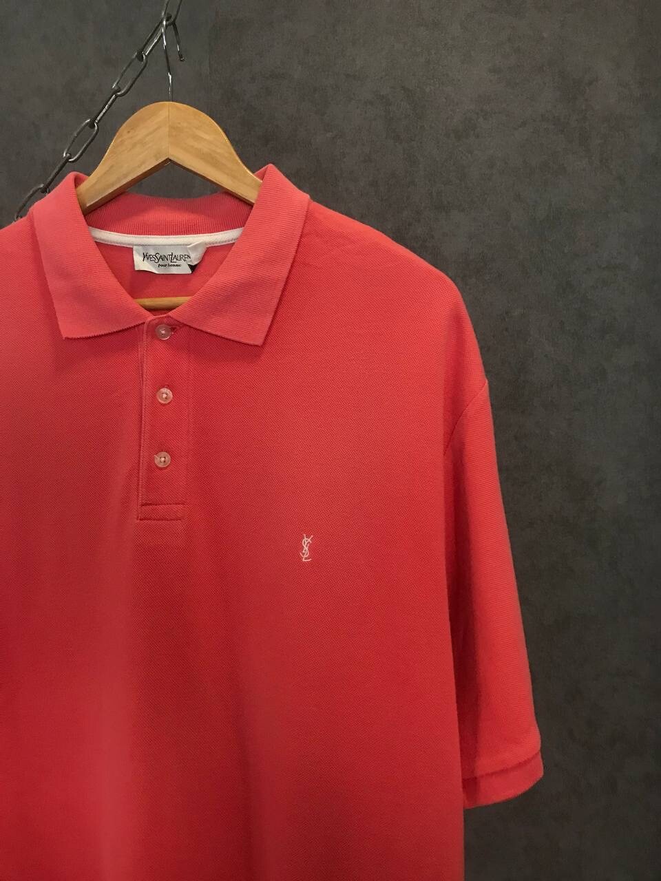 Polo K YSL Yves Saint Laurent di design con logo