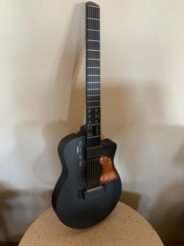 YAMAHA EZ-AG Easy Acoustic Guitar/Midi Controller - Teaching Guitar /Synthesizer
