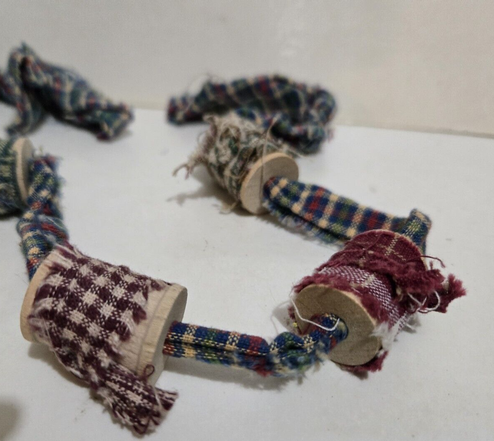 Homespun Wooden Spool Christmas Garland, 6 Old Spools Wrapped Red Green