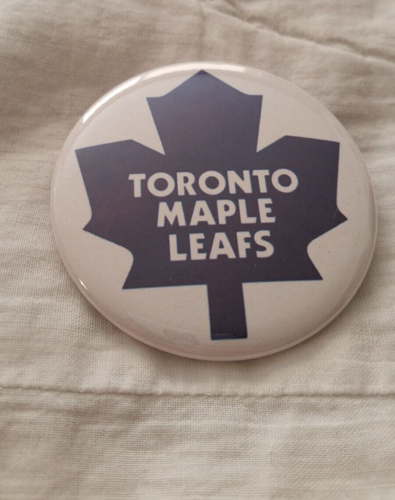 Toronto Maple Leafs White Background Logo Hockey Pinback Button 2.25" inch NHL - Picture 4 of 5