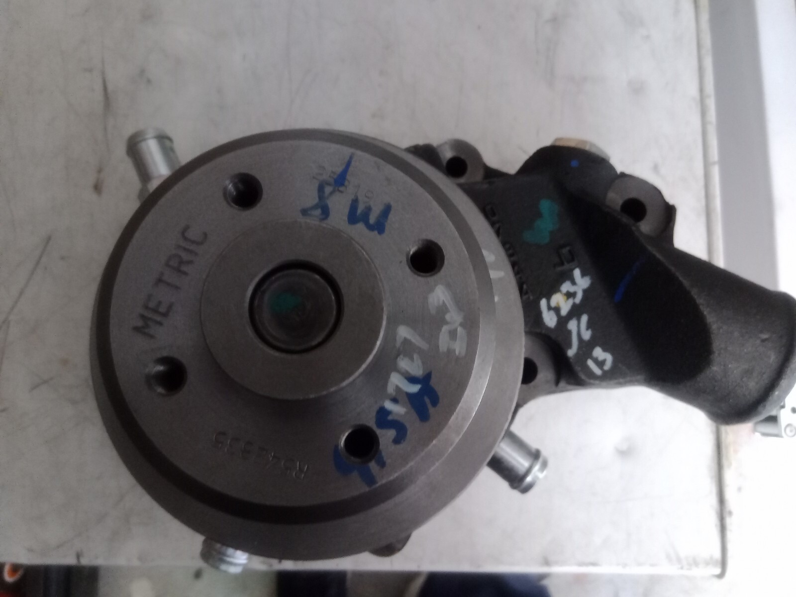 Genuine John Deere Water pump With PlatePlate 330365273 re565235 