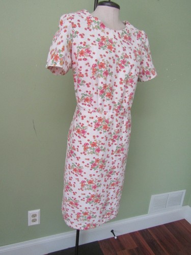 VINTAGE 1960'S FLORAL LINEN WIGGLE DRESS / 42" BUST MEASURE - Picture 3 of 6