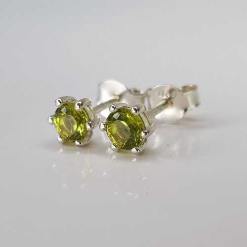 Peridot Brilliant Cut Crystal Stud Earrings Sterling Silver Simple Minimal 4mm - Picture 5 of 8