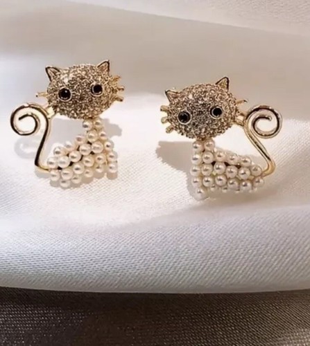 Betsey Johnson Gold Tone Crystal Faux Pearls Kitty Cat Stud Earrings NWT - Picture 11 of 12
