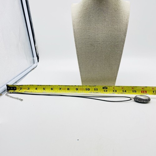 Collar Colgante Lágrima Firmado C1946 Cordón Negro Tono Plata Reversible - Imagen 7 de 9