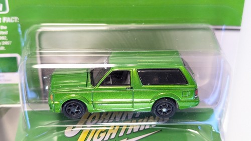 Johnny Lightning 1992 GMC Typhoon Set of 2 Red & Green Pro Collector Storage Tin - Picture 12 of 15