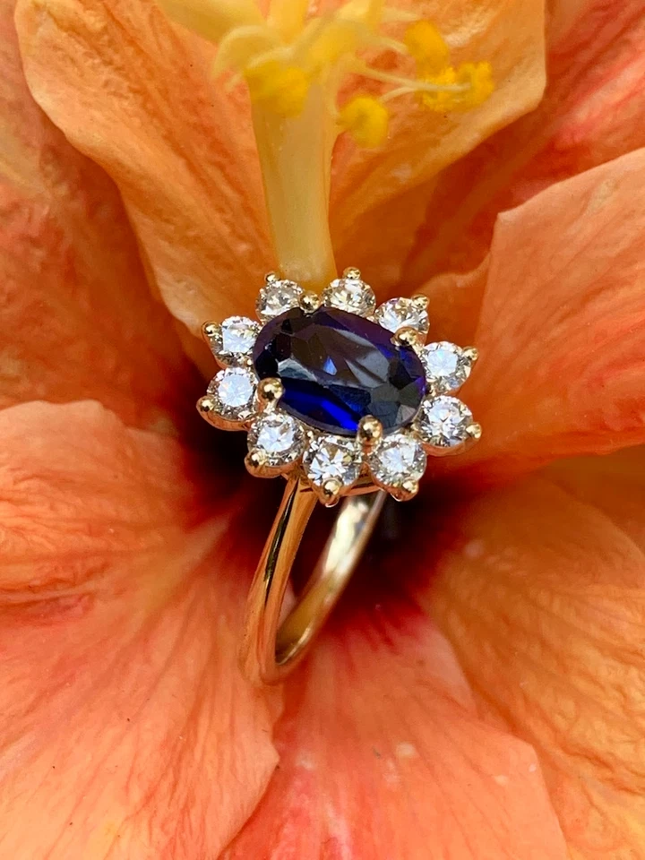 Anillo de compromiso de diamantes y zafiros naturales de corte ovalado de 2,40 quilates de oro amarillo de 14 quilates talla 8 Foto 4 de 4