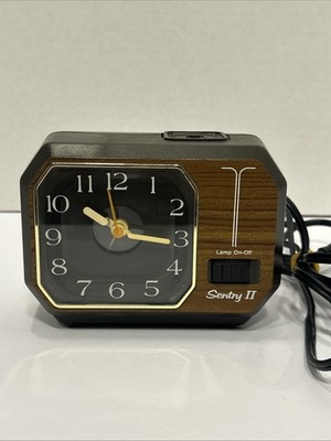 Vintage Sentry 2  Desk Lamp Clock  Mode 7650