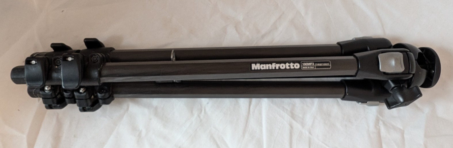 Manfrotto 190 MF3 Magfiber Carbon Fibre 3 Section Tripod