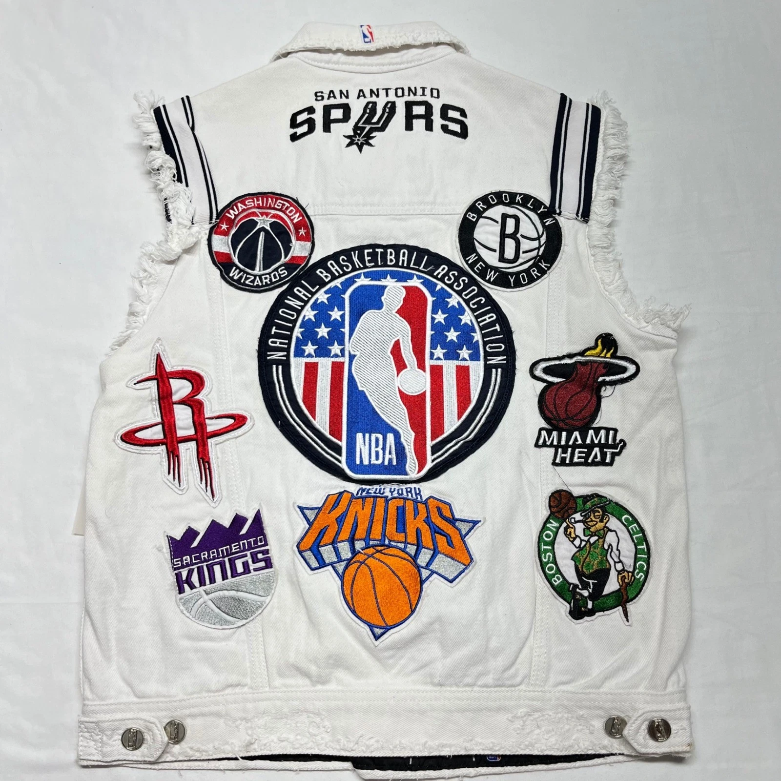 Heritage America UNK NBA Denim Vest Mens M White Distressed All Over Patches NWT - product detail image 2