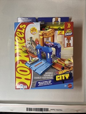 Hot Wheels City Dine & Go Drive Thru Play Set 2026 Hot Dog Car