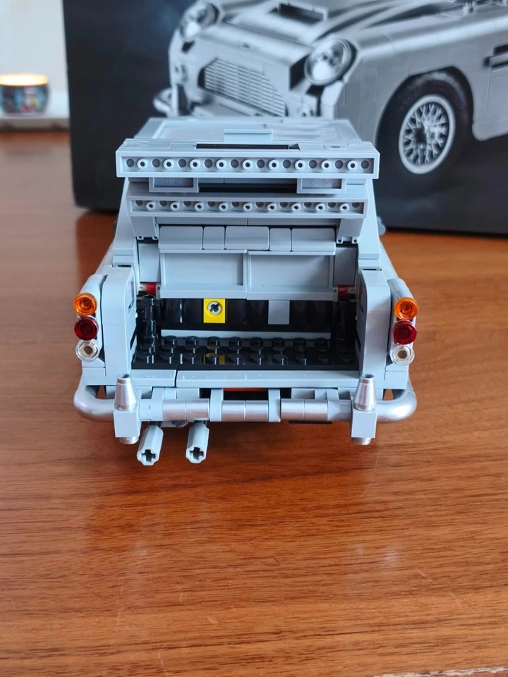 LEGO Creator 10262 James Bond Aston Martin DB5, foto 4 di 5