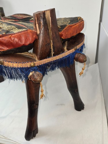 ANTIQUE EGYPTIAN CAMEL SADDLE STOOL WOOD CARVED HEAD LEATHER BRASS BELL - Picture 13 of 14