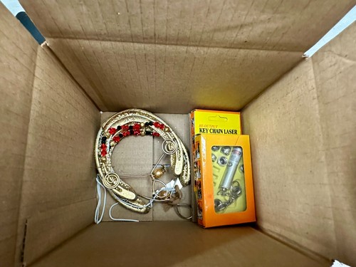 5 Pounds Of Randon Junk Drawer Items Keychains Hair Resale Gifts Re-Purpose - Imagen 8 de 14