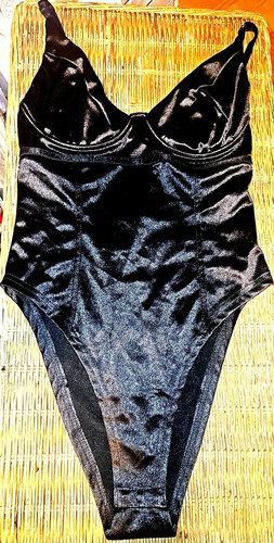 Body nuovo con etichette Lk-Skims/Victoria Quality elasticizzato raso ferretto perizoma nero a scatto - Foto 9 di 10