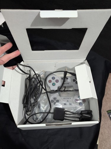 SONY Playstation Classic Mini With 20+ Built in Games Console IN BOX LIKE NEW - Picture 12 of 13