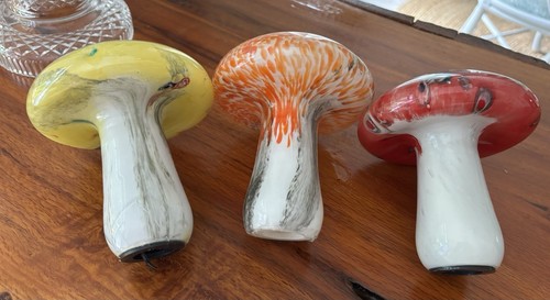 Set Of 3 Art Glass Mushrooms, Murano Style Garden Decor - Picture 8 of 11