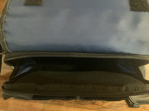 CASE LOGIC CD Carrying Case Bag w/ Crossbody ShoulderStrap Multiple Pockets Nice - Picture 4 of 9