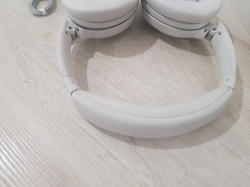 Bose QuietComfort Wireless Noise Cancelling Over-the-Ear Headphones - White - Picture 17 of 17