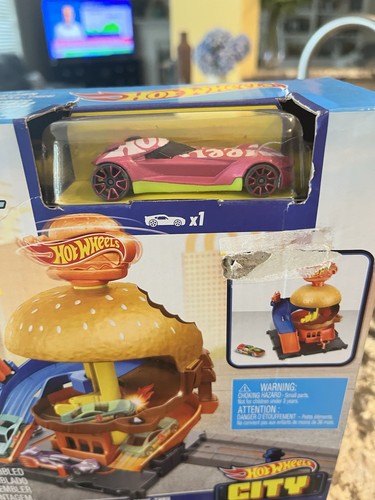 Hot Wheels City Downtown Burger Drive-Thru 2022 Mattel - BRAND NEW Die Cast Car - Picture 4 of 7