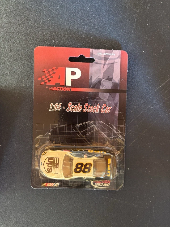 Dale Jarrett #88 UPS NASCAR Lot-1:24 & 1:64 Diecast Cars+Figure-Winners Circle - Image 3 of 4