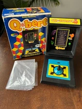 Vintage Parker Brothers Electronic Q*BERT HandHeld TableTop Game 1983