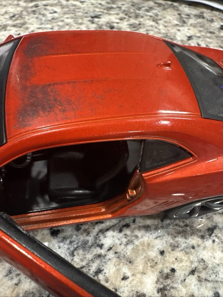 Chevrolet Camaro Maisto 2010 modelo diecast escala 1/24  Foto 3 de 4