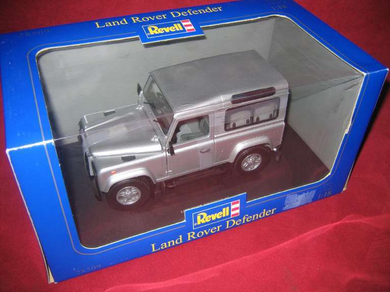 REVELL ® 28509 METAL 1 18 Land Rover Defender NEUF neuf dans sa boîte REVELL ® 28509 METAL 1 18 Land Rover Defender NEUF neuf dans sa boîte
