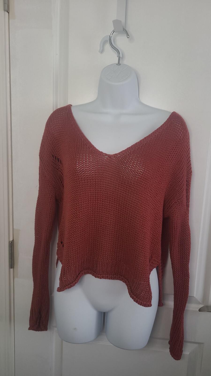 2Bella Womens Cinnamon Rose Distressed Knit Sweater Size Small Short Length