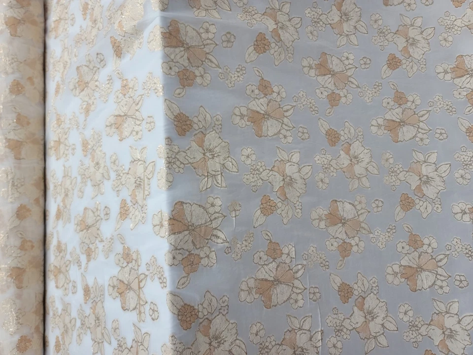 Tela por Yarda Champagne Oro Brocado Floral Texturizado Blanco Organza Novia Foto 4 de 4