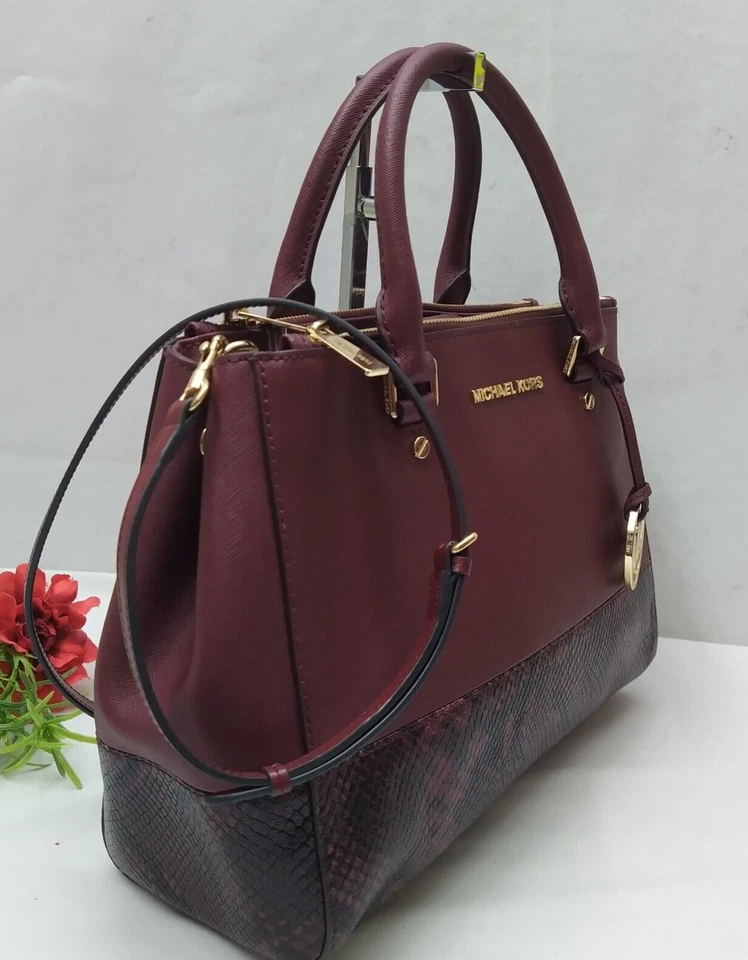 Bolso de hombro Michael Kors Sutton de cuero granate con detalle de pitón Foto 2 de 4