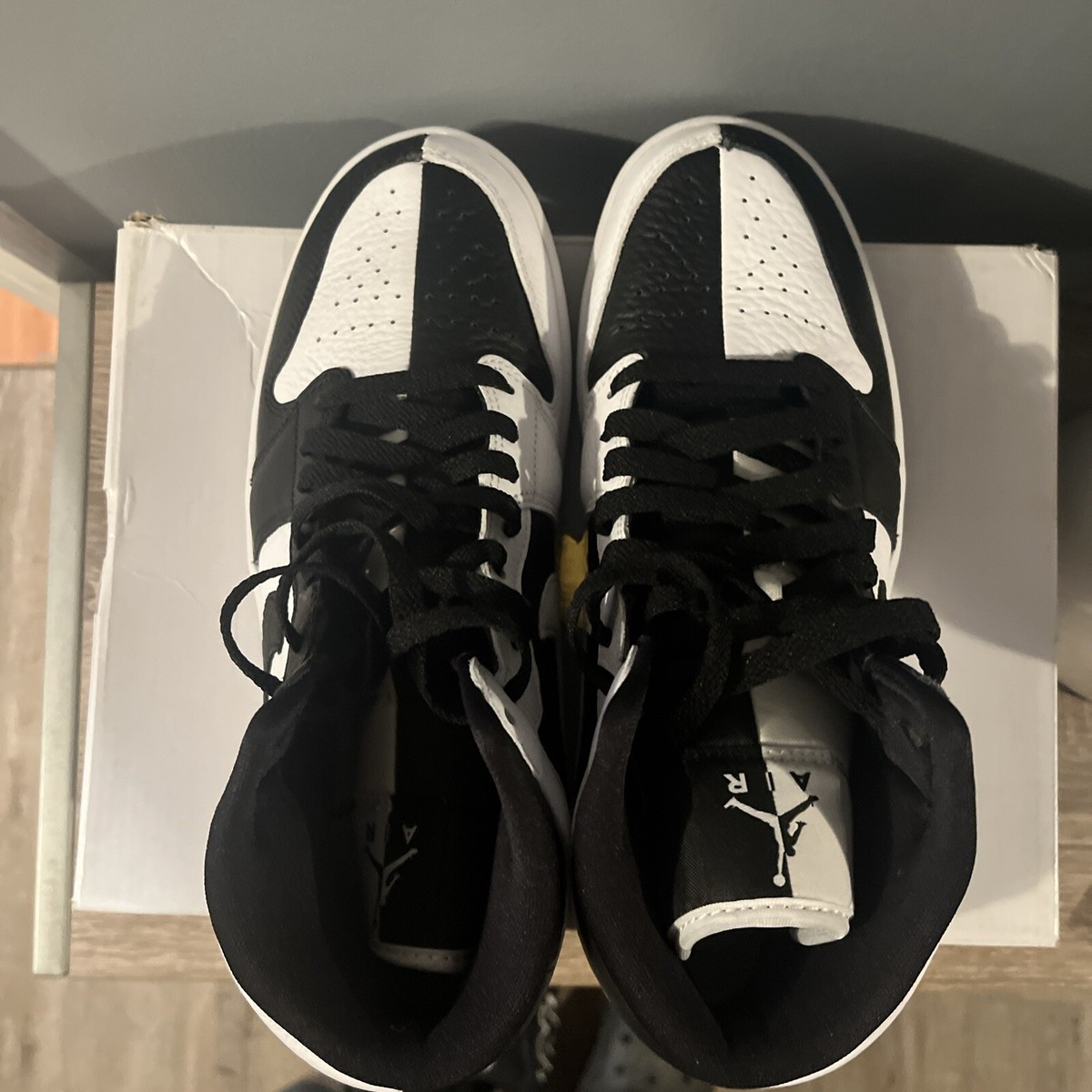 Air Jordan 1 Mid SE split homage THE JORDAN 1 LOW & MID HOMAGE SPLIT WHITE/BLACK MAN THE  main image 2