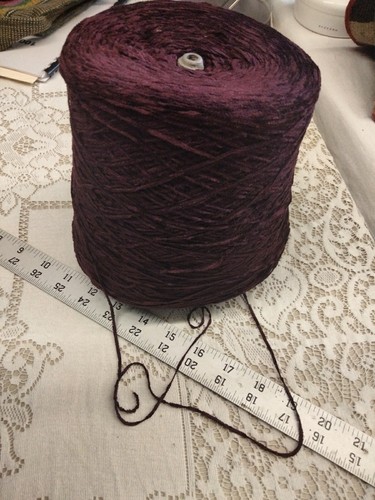 Wein 3 Pfund 4 Unzen Garn Rayon Chenille Luxus 1450 YPP Kegelgarn - Bild 2 von 3