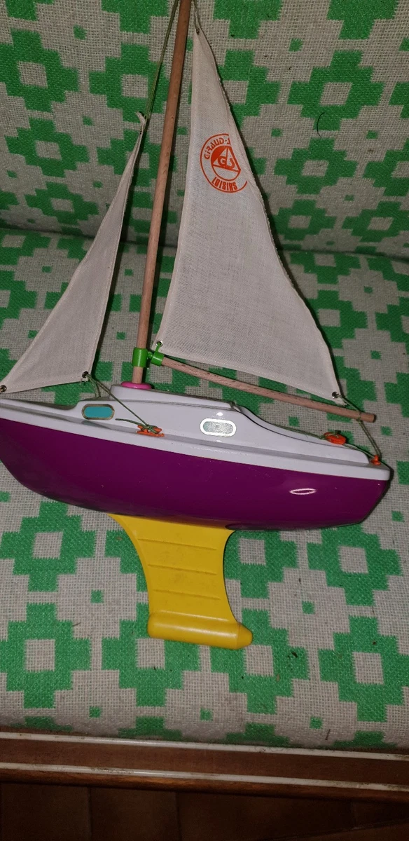 Voilier de bassin F27 GIRAUD SAUVEUR à quille, gréement à