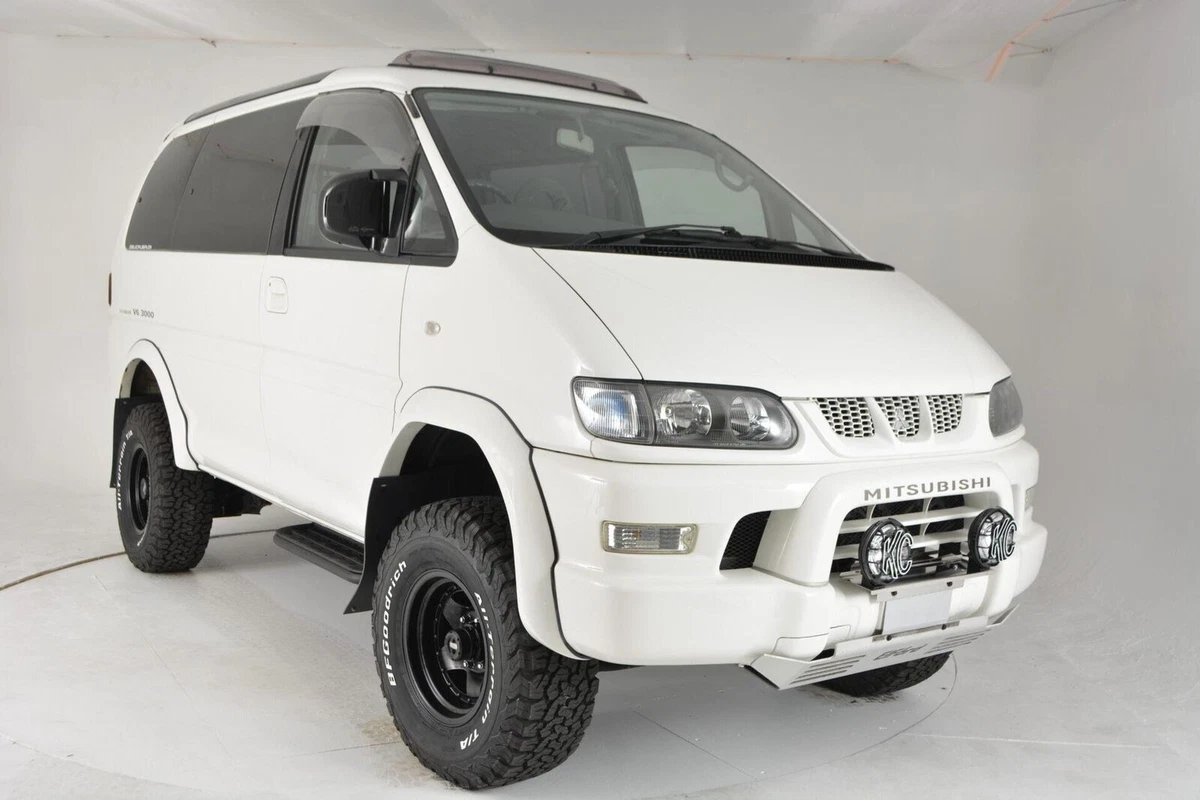 Modded '97 Mitsubishi Delica Minivan, For Off-Road Duties