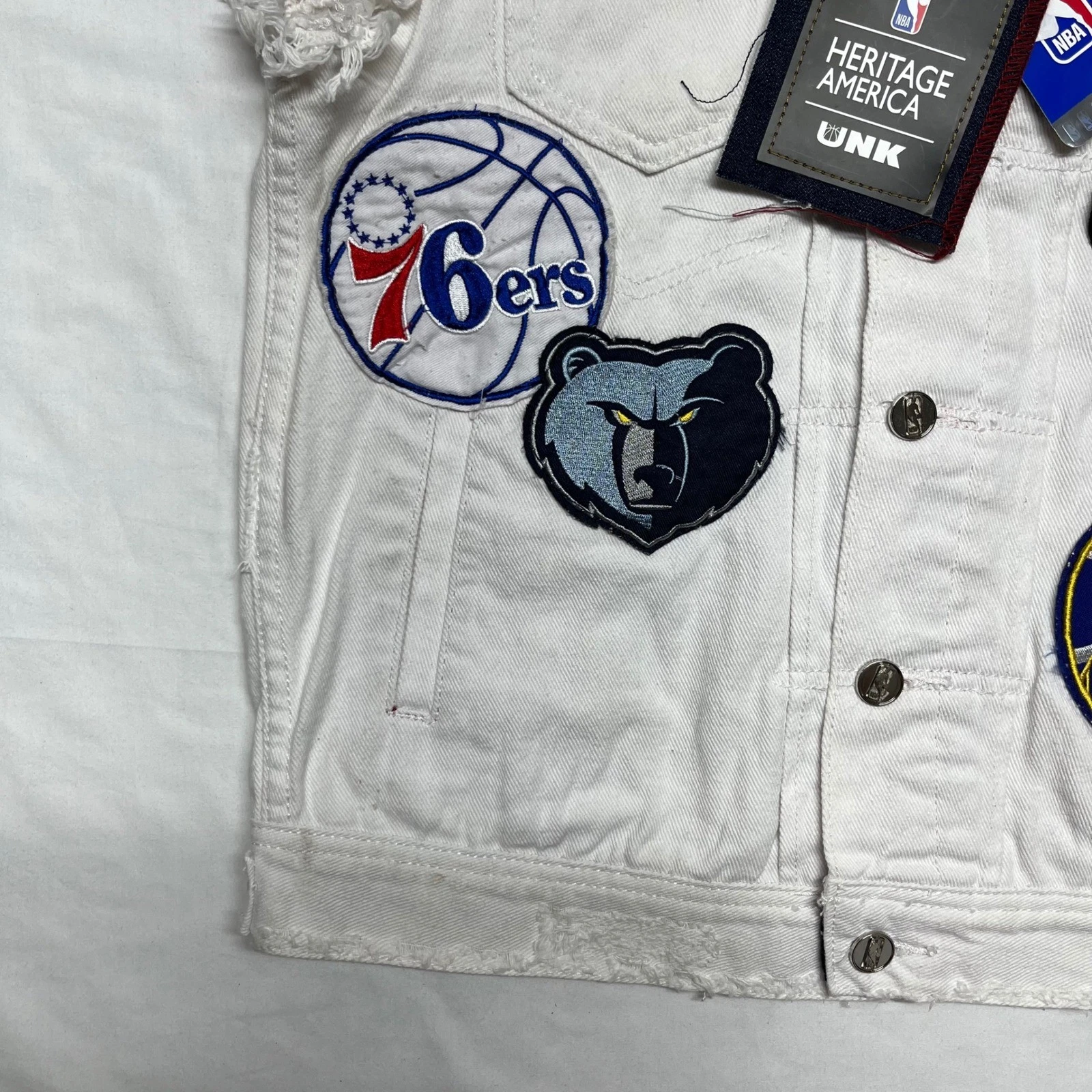 Heritage America UNK NBA Denim Vest Mens M White Distressed All Over Patches NWT - product detail image 6