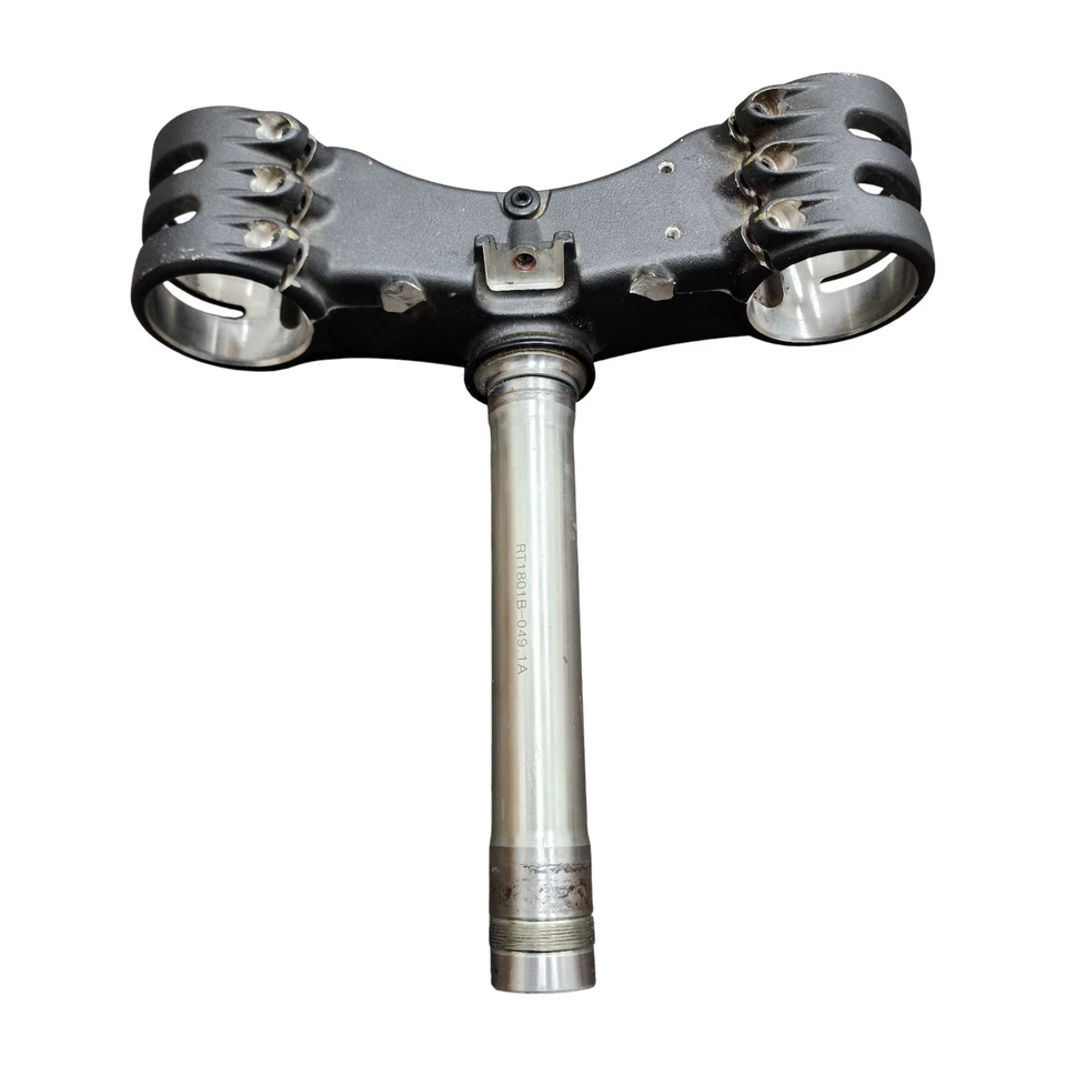 Ducati Panigale 1299 1299S 2015-2019 abrazadera de árbol triple inferior OEM 34230681A Foto 2 de 4