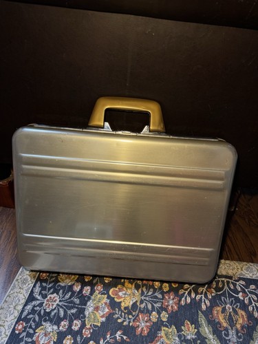 Vintage Zero Halliburton Aluminium Aktenkoffer Koffer mit Code