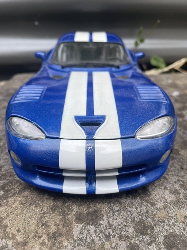 Maisto Blue Dodge Viper GTS Coupe Sportwagen 1:18 blau weiß creme Sitz Diecast - Bild 8 von 10