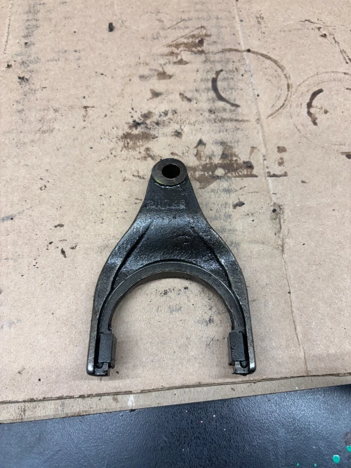 Dodge D100 D150 1981 86 1987 4x4 eje delantero Dana 44 horquilla selectora de cambios OEM Foto 4 de 4