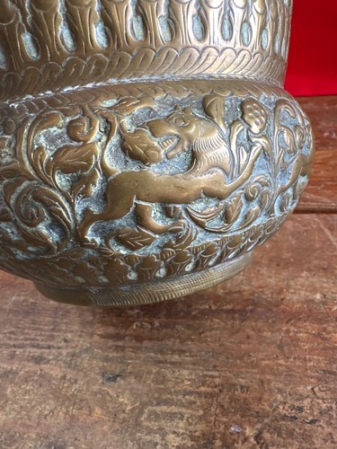 ANTIQUE INDIAN REPOUSSE BRASS PLANTER POT HIGHLY DECORATIVE DESIGN 18cm - Picture 5 of 8