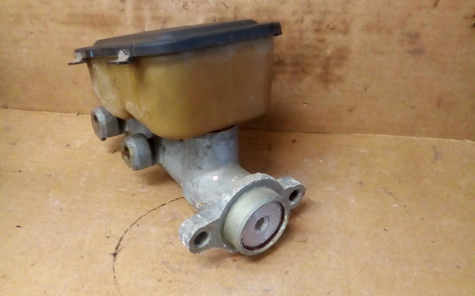 1981-1990 Buick Lesabre Limited 5.0L cilindro mestre de freio - Imagem 4 de 4